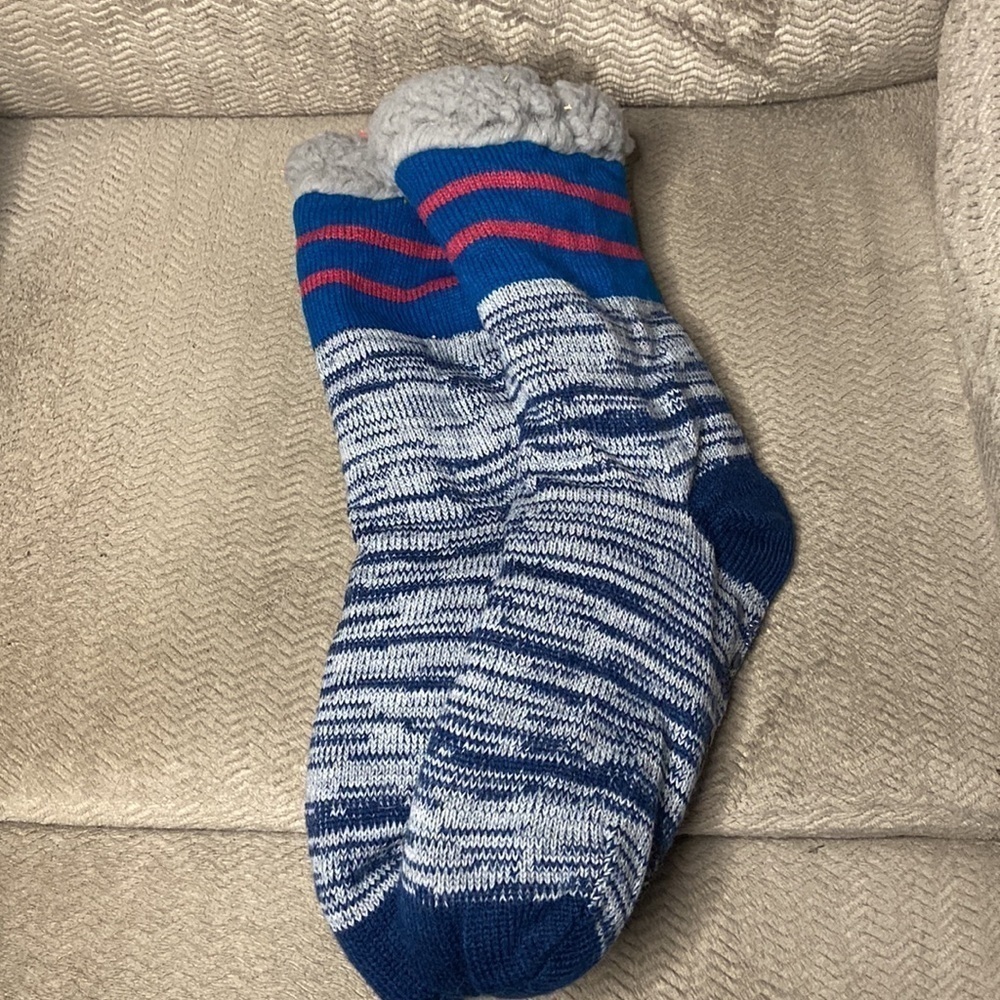 NWT Muk Luks Blue Gray Stripes Treated With Jojoba Oil S/M 6-8 - Picture 2 of 7